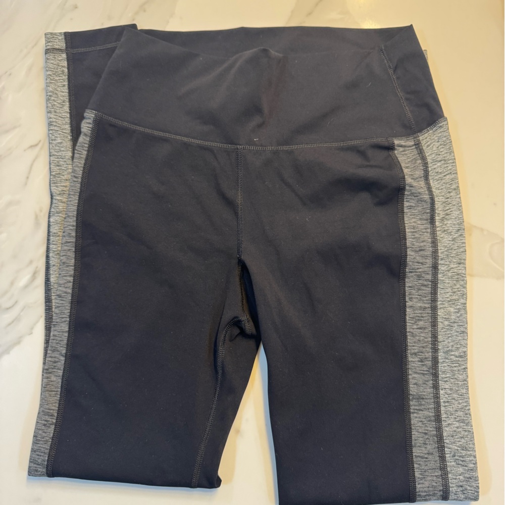 Vuori Black & Grey Leggings - Picture 3 of 6
